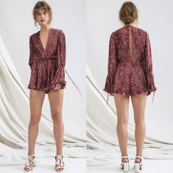 CMEO COLLECTIVE Dream Chaser Playsuit Romper size Large - Picture 1 of 14